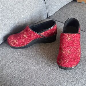 Sanita Women's Red Patterned Mules